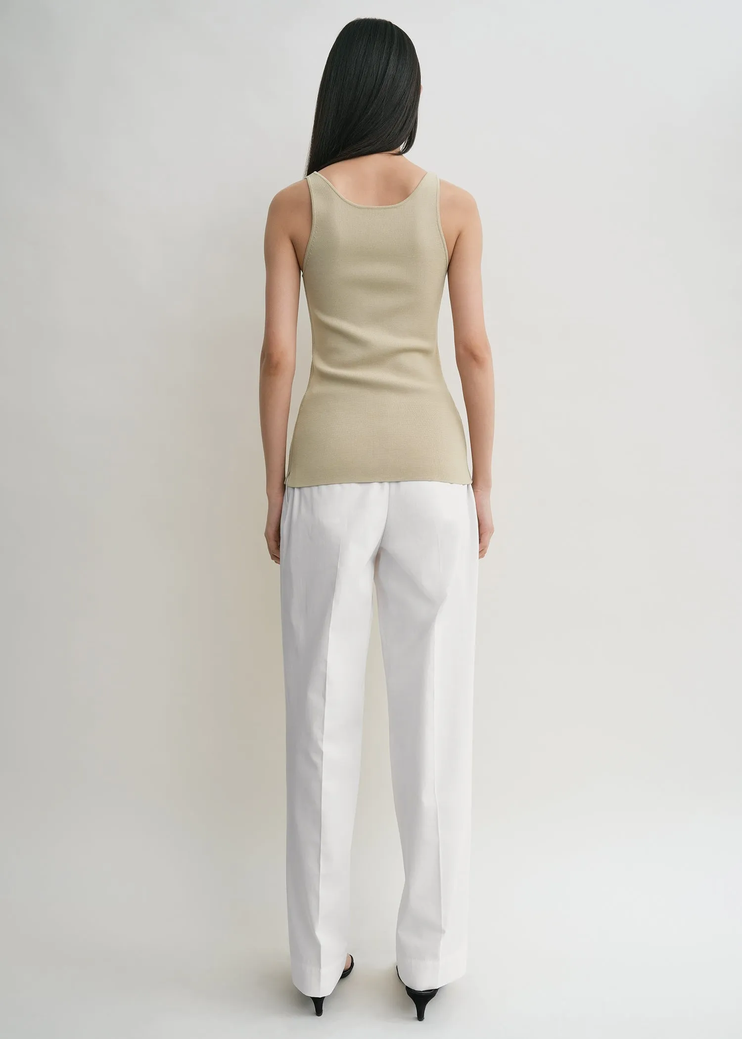 Compact knit tank desert